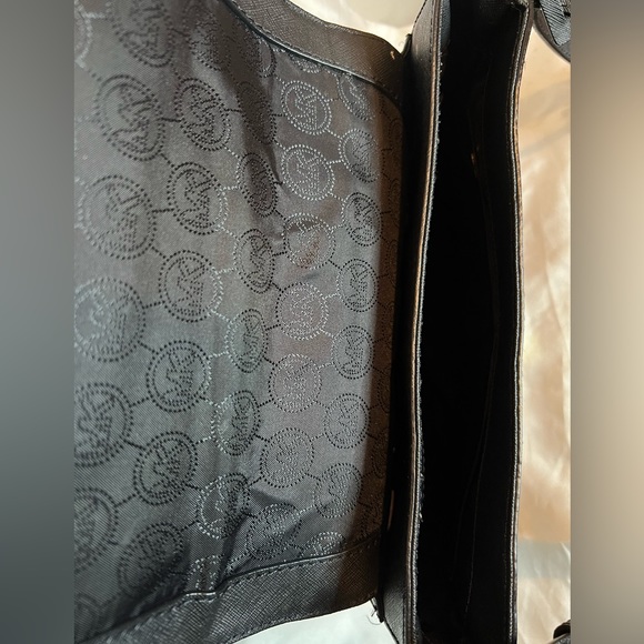 Michael Kors Crossbody - Picture 3 of 15